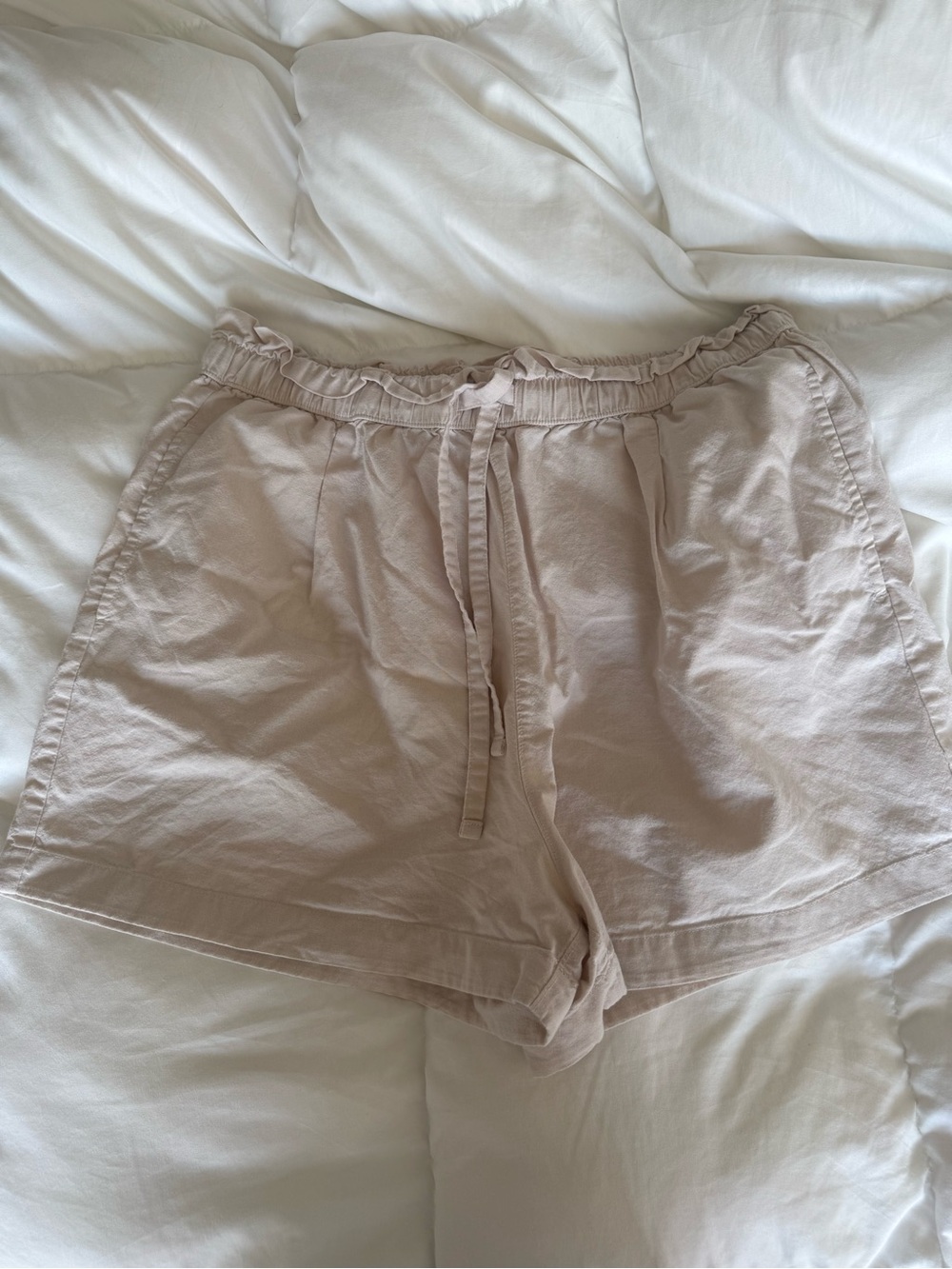 Uniqlo Women's Drawstring Relaxed Shorts in Light Beige